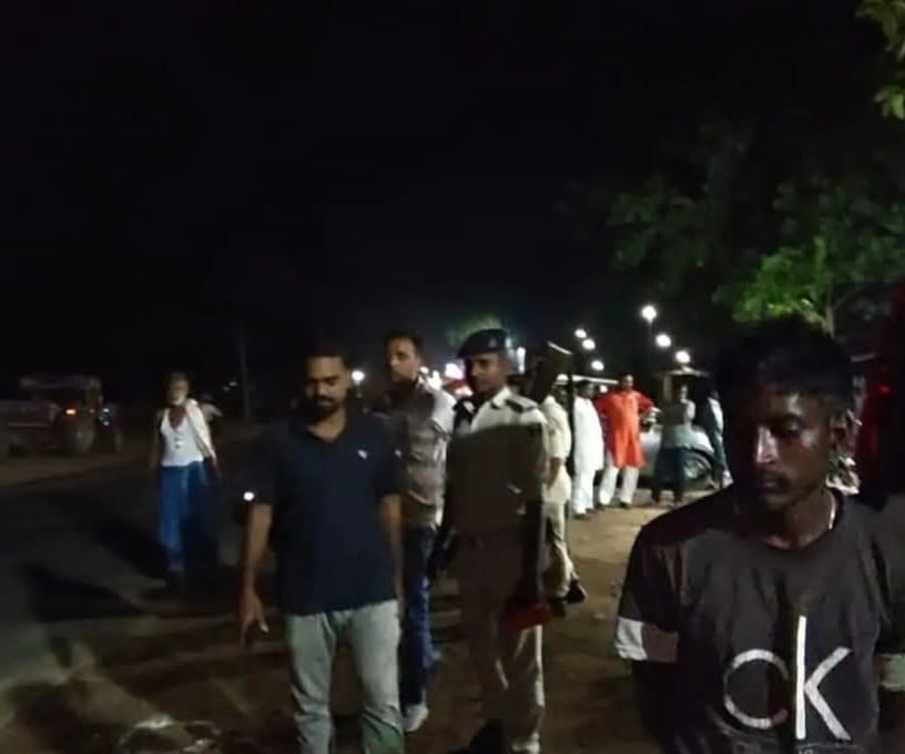 मौके पर जुटी भीड़