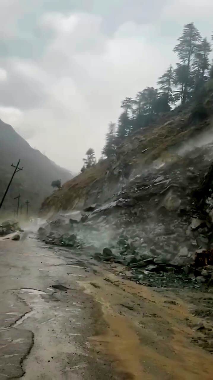 बारामुला में भूस्खलन। वीडियो ग्रैब