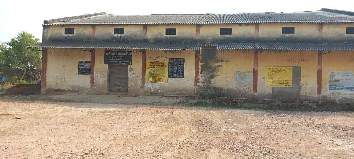 On the first day, 69 quintals of wheat were purchased, the Sofipur purchasing center was closed.