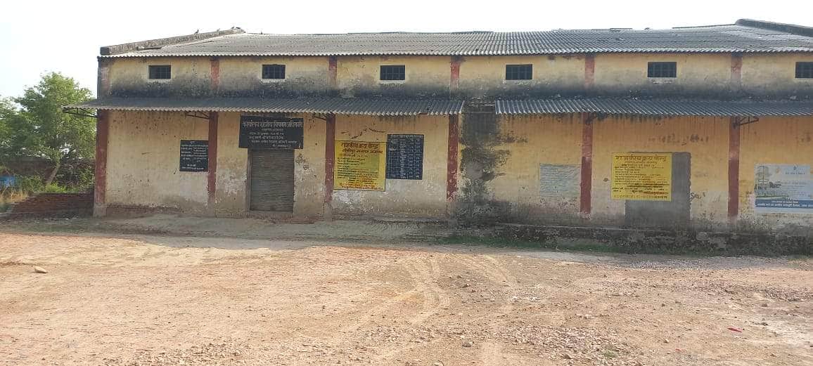 बंद गेहूं क्रय केंद्र सोफीपुर। संवाद