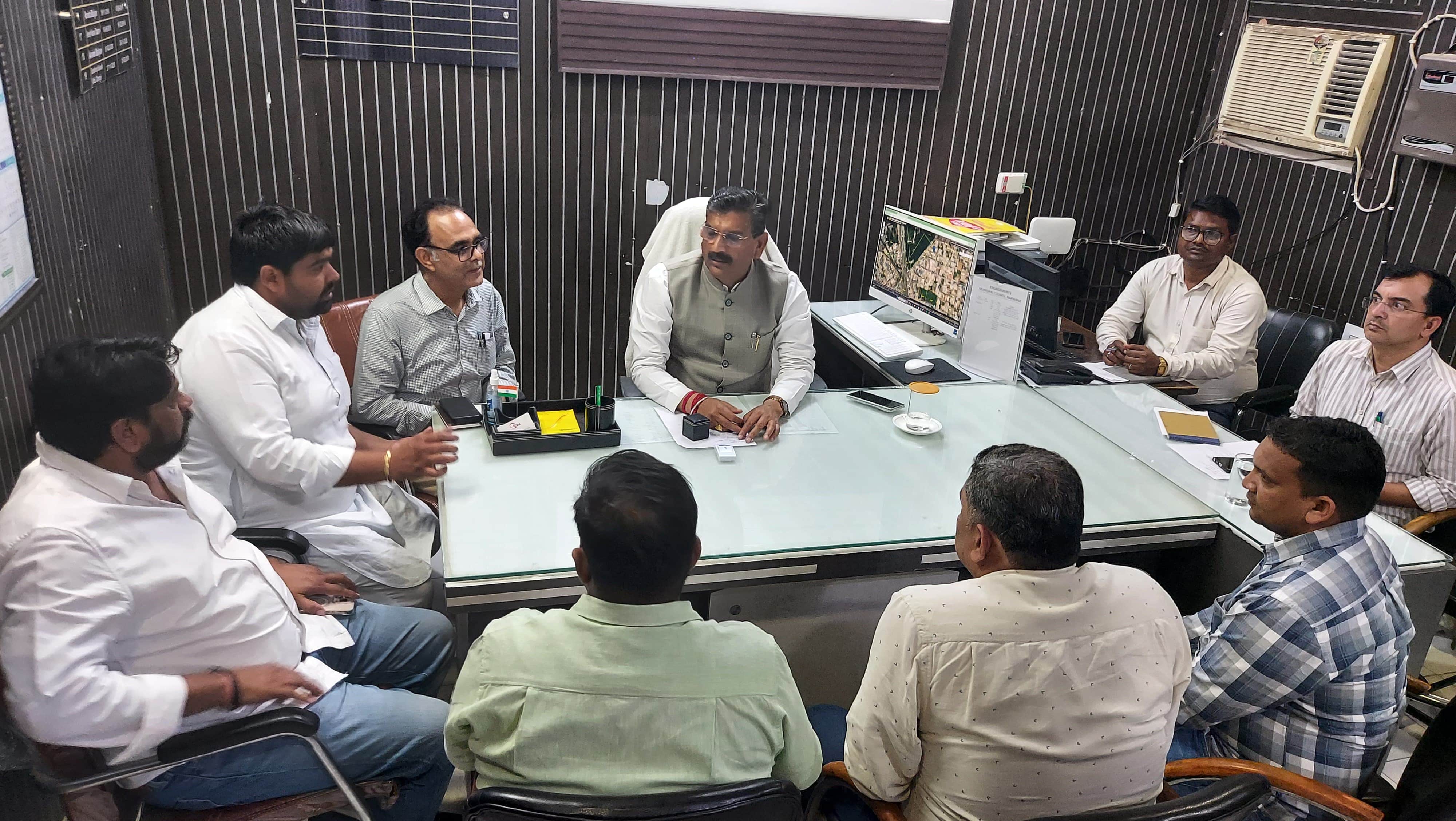 बैठक में शहर के विकास पर मंथन, डिजिटल लाइब्रेरी व रेलवे रोड की नई सड़क को मिली प्राथमिकता