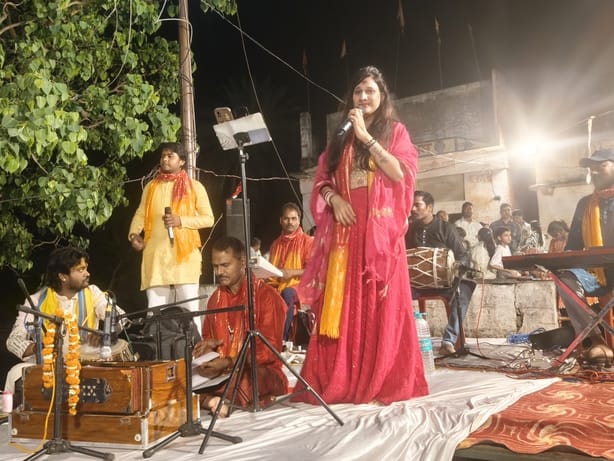 Nimiya Ki Dar Maiya Jhuleli Jhulanwa Ho Ki Jhuli Jhuli Na