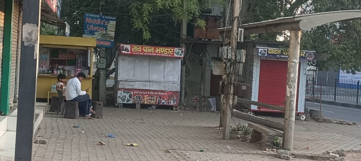 Council helpless over illegal encroachment on footpath, corporation installs electricity meters inside illegal kiosks too