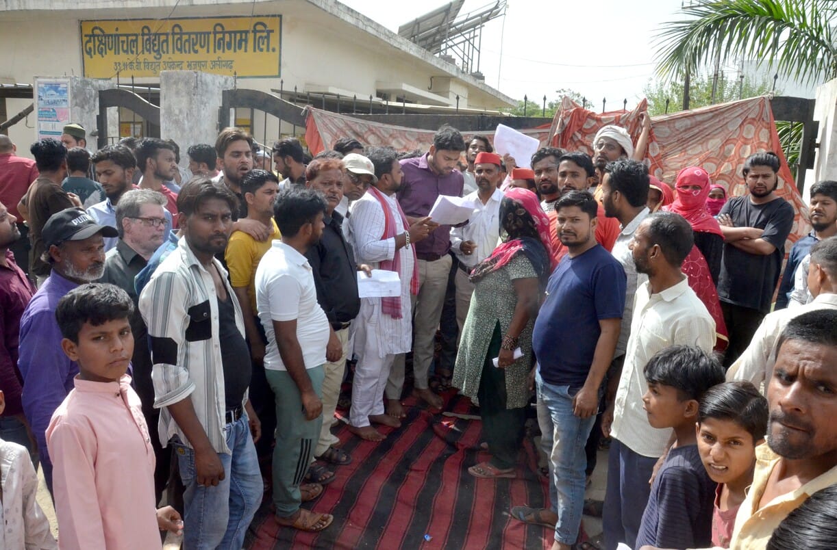 Bhujpura power station was cordoned off for four hours after the power connection was cut