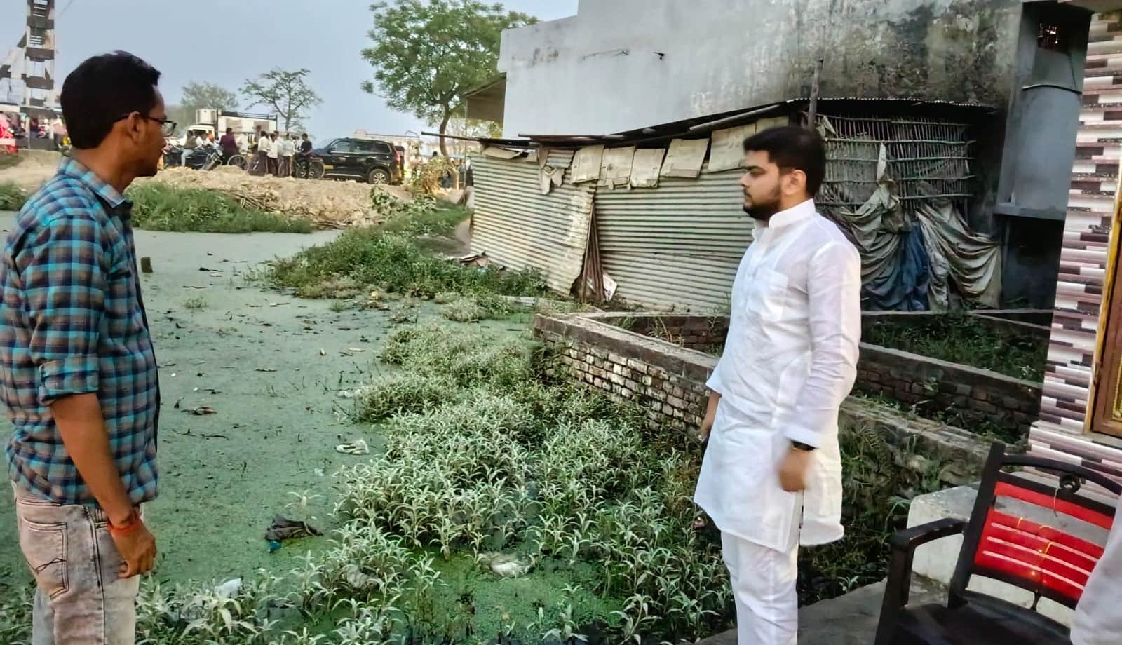 फोटो-18-बलरामपुर के भवनियापुर में भरा गंदा पानी ।-संवाद