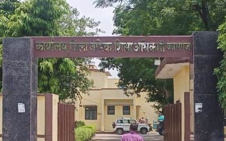 फोटो02जिला बेसिक शिक्षा अधिकारी कासगंज। संवाद