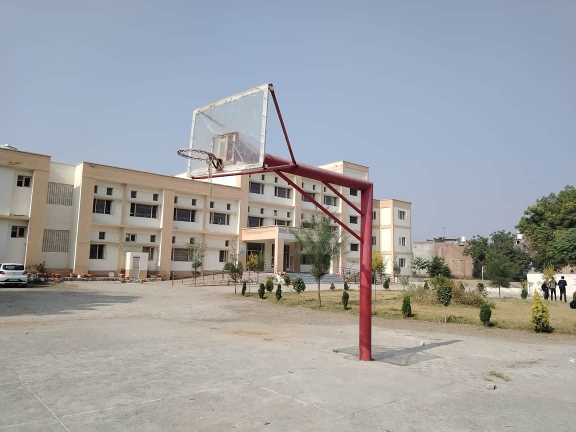 फतेहाबाद के मॉडल स्ंस्कृति स्कूल में बना मैदान स्त्रोत लाइब्रेरी