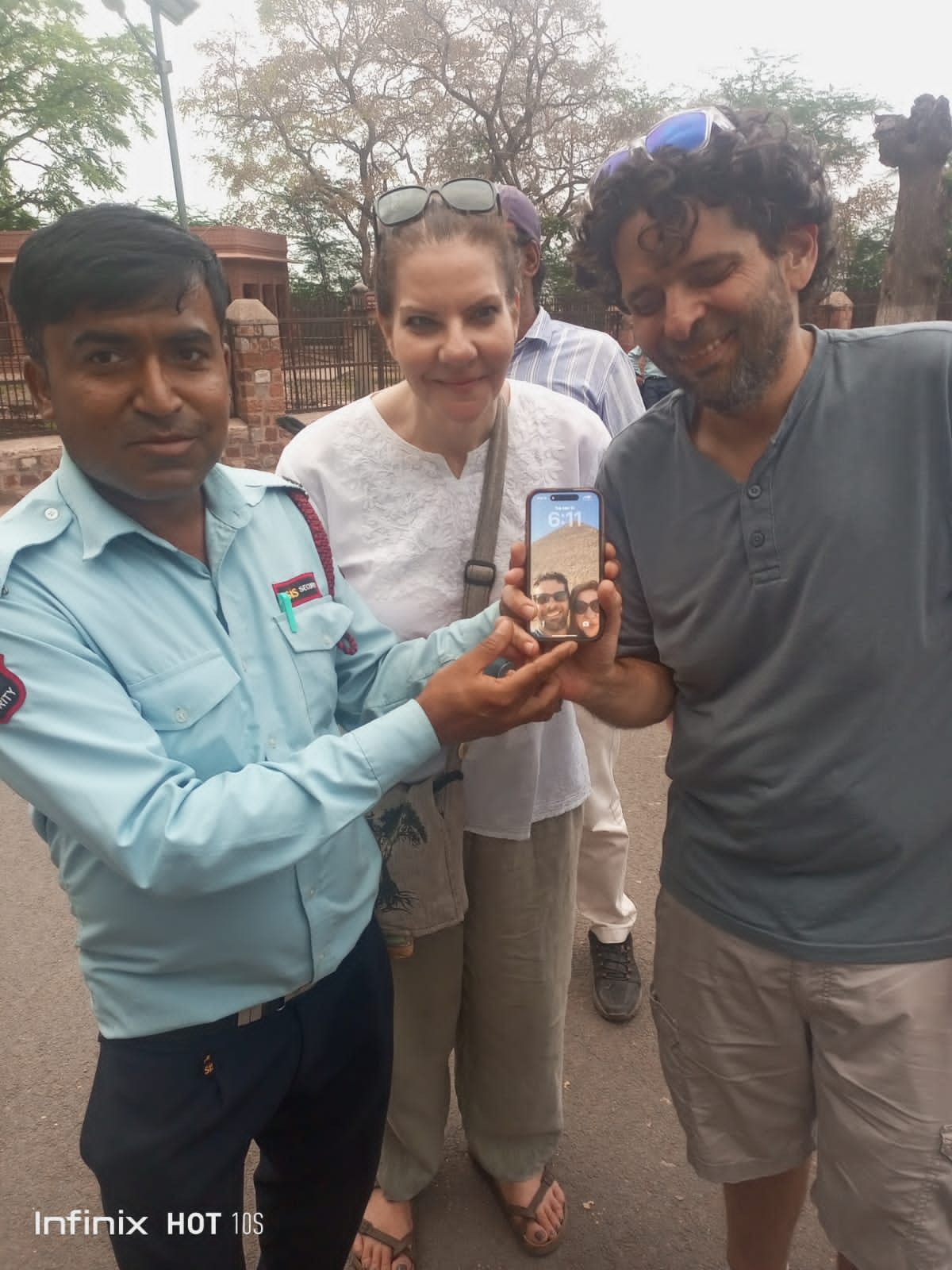 Security personnel returned the lost mobile phone of a tourist