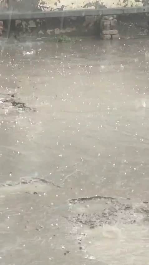 गांव मढ में हुई ओलावृष्टि। सोशल मीडिया