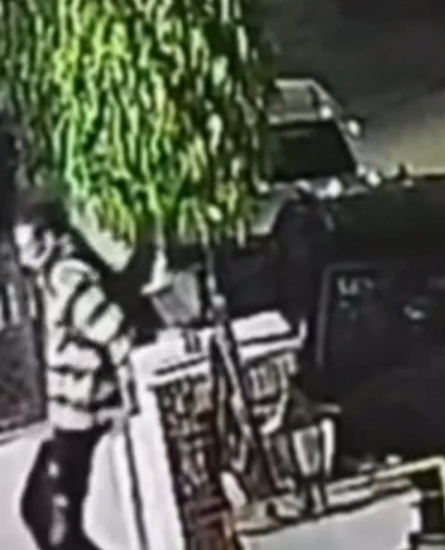 Family went to a religious gathering; 15 tolas of gold and cash stolen from home