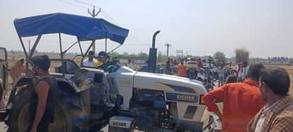 fatehpur gaya road accident tractor bike collision two students dead one critical