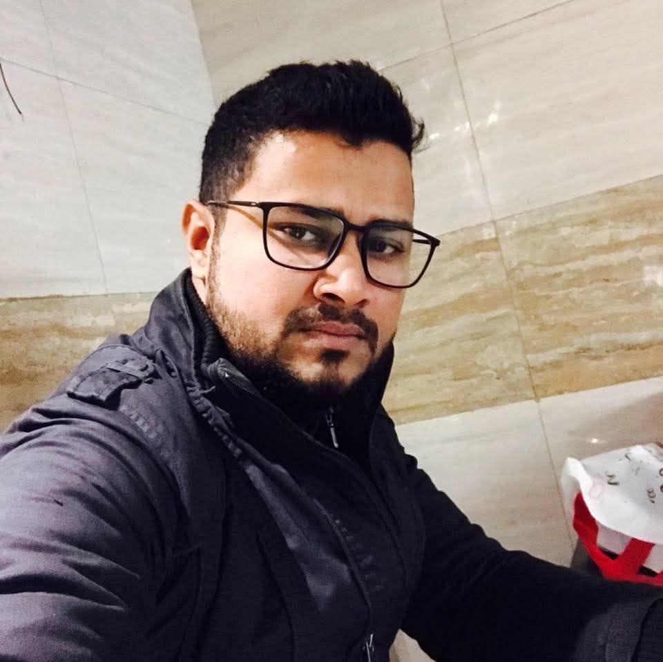 Bank deputy manager shoots himself with illegal pistol, dies