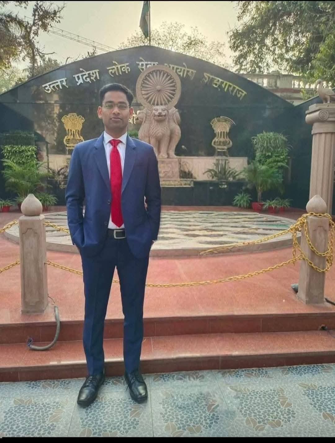 Father runs a tea and snacks shop, son secures 82nd rank in UPPCS