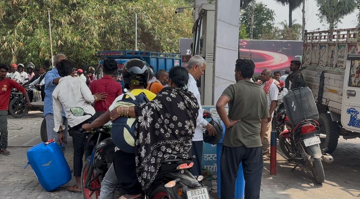 किसानों को नहीं मिल रहा गैलन में तेल खेती करने सही करने कामों पर हो रही परेशानी