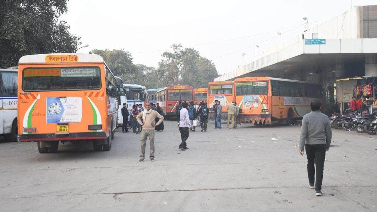 कैसरबाग बस स्टेशन।