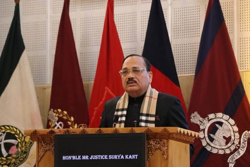 लेह के रैना ऑडिटोरियम में भारत के मुख्य न्यायाधीश सूर्य कांतस्रोत – सूचना विभाग
