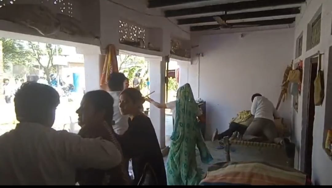 A fierce fight broke out between two parties over land division.