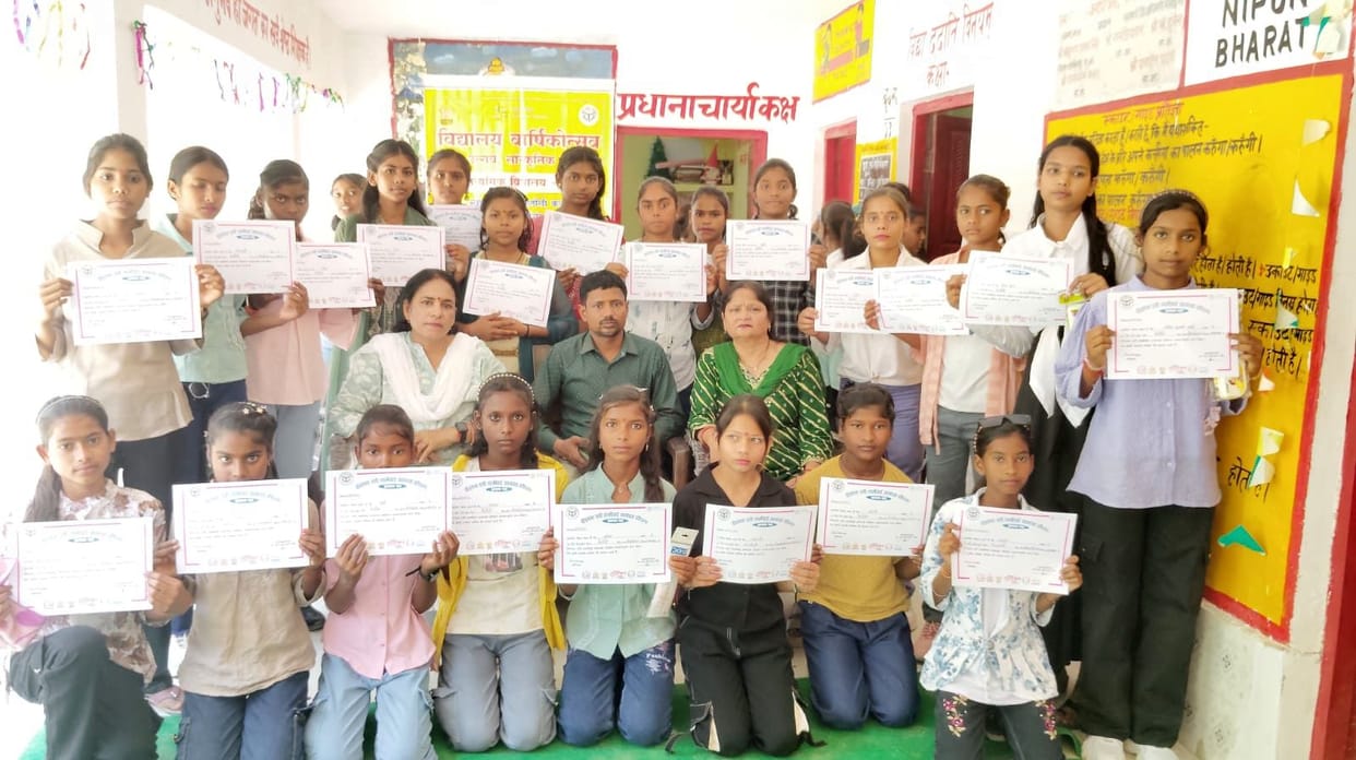 Meritorious children were honored with prizes