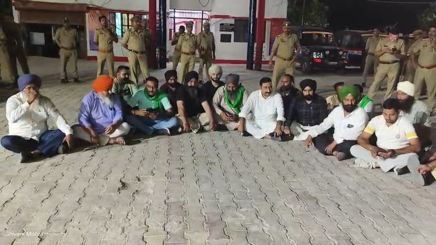 Farmers stage protest in Gola over Rakesh Tikait's arrest