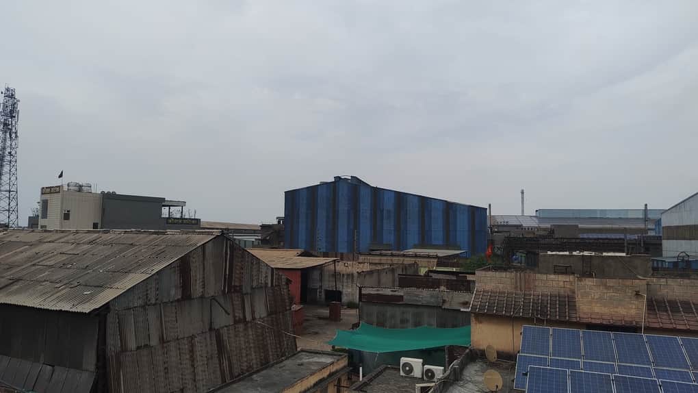 सेक्टर-27-28 औद्योगिक क्षेत्र में लगे उद्योग।