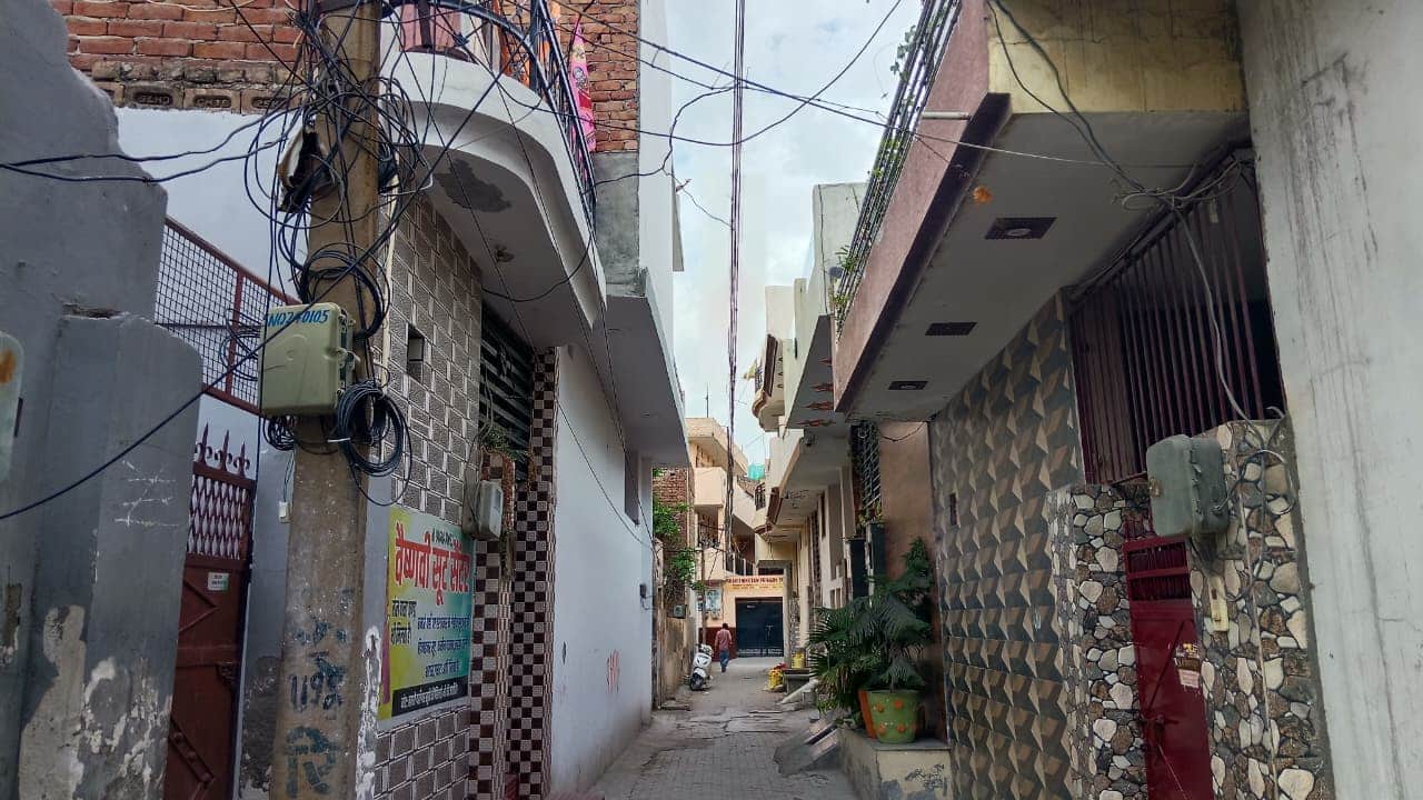 शहर के शिव चौक के नजदीक गोल कोठी वाली गली। संवाद