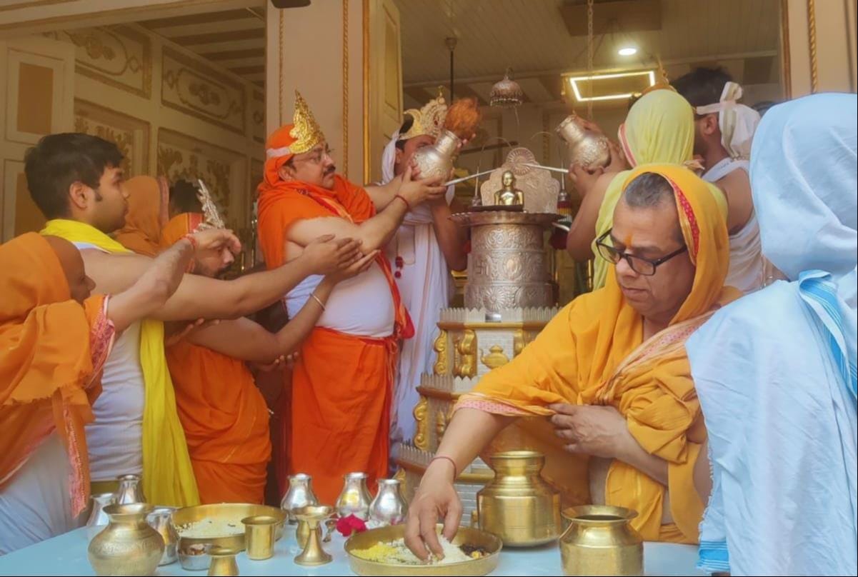 Abhishekam of Lord Mahavira on the occasion of his 2626th birth anniversary