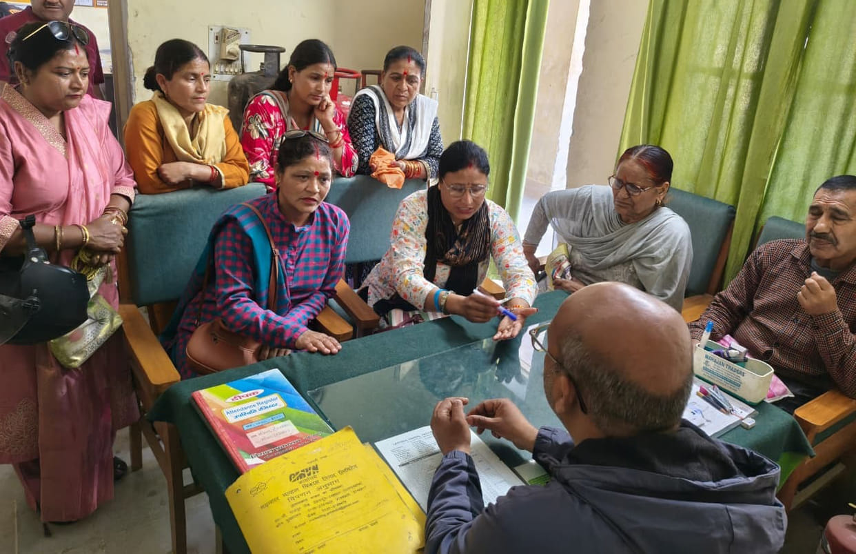 Residents in Kedar Mohalla are angry and have staged a sit-in protest due to the lack of gas cylinder distribution