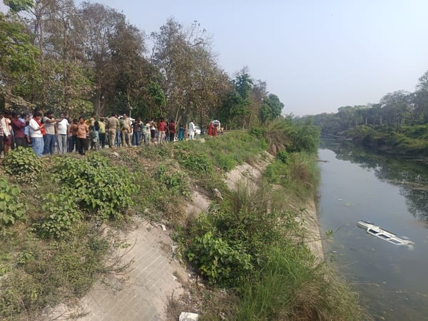 Bolero Falls into Canal While Trying to Avoid Bike