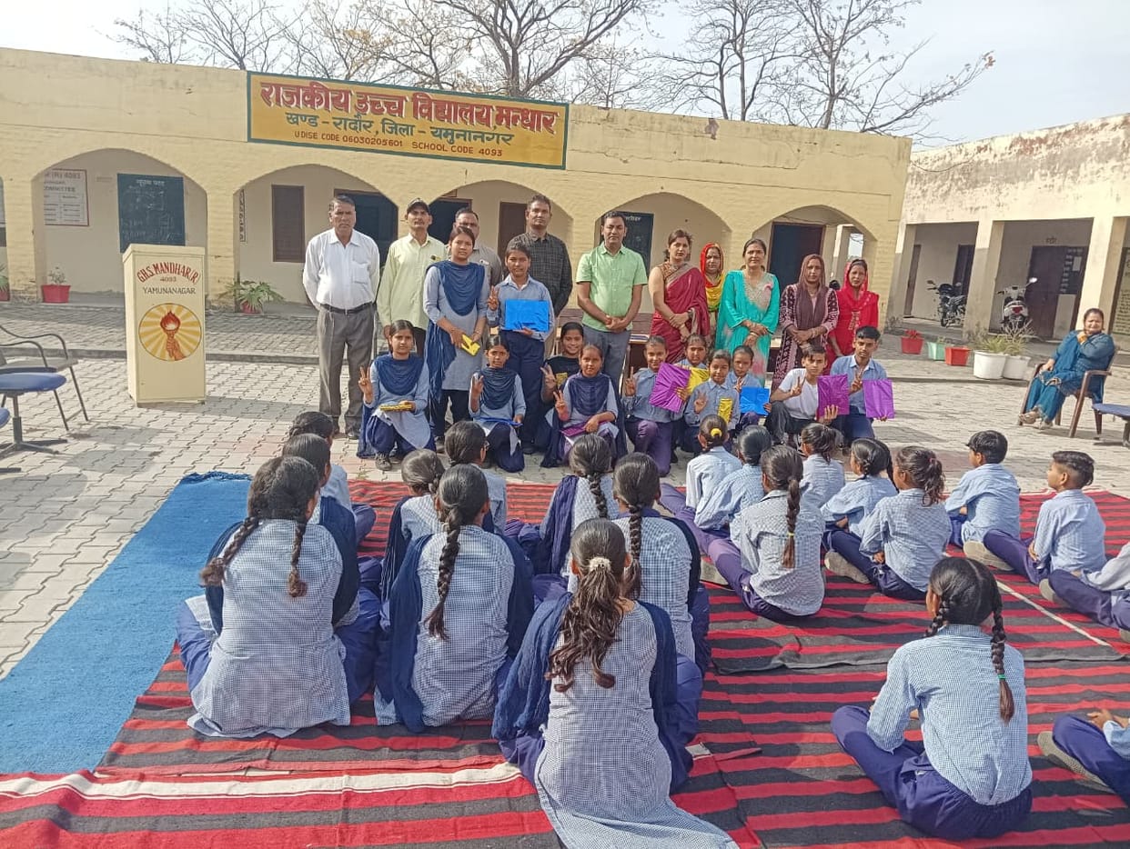 Shagun Mandhar first in ninth grade in annual examination