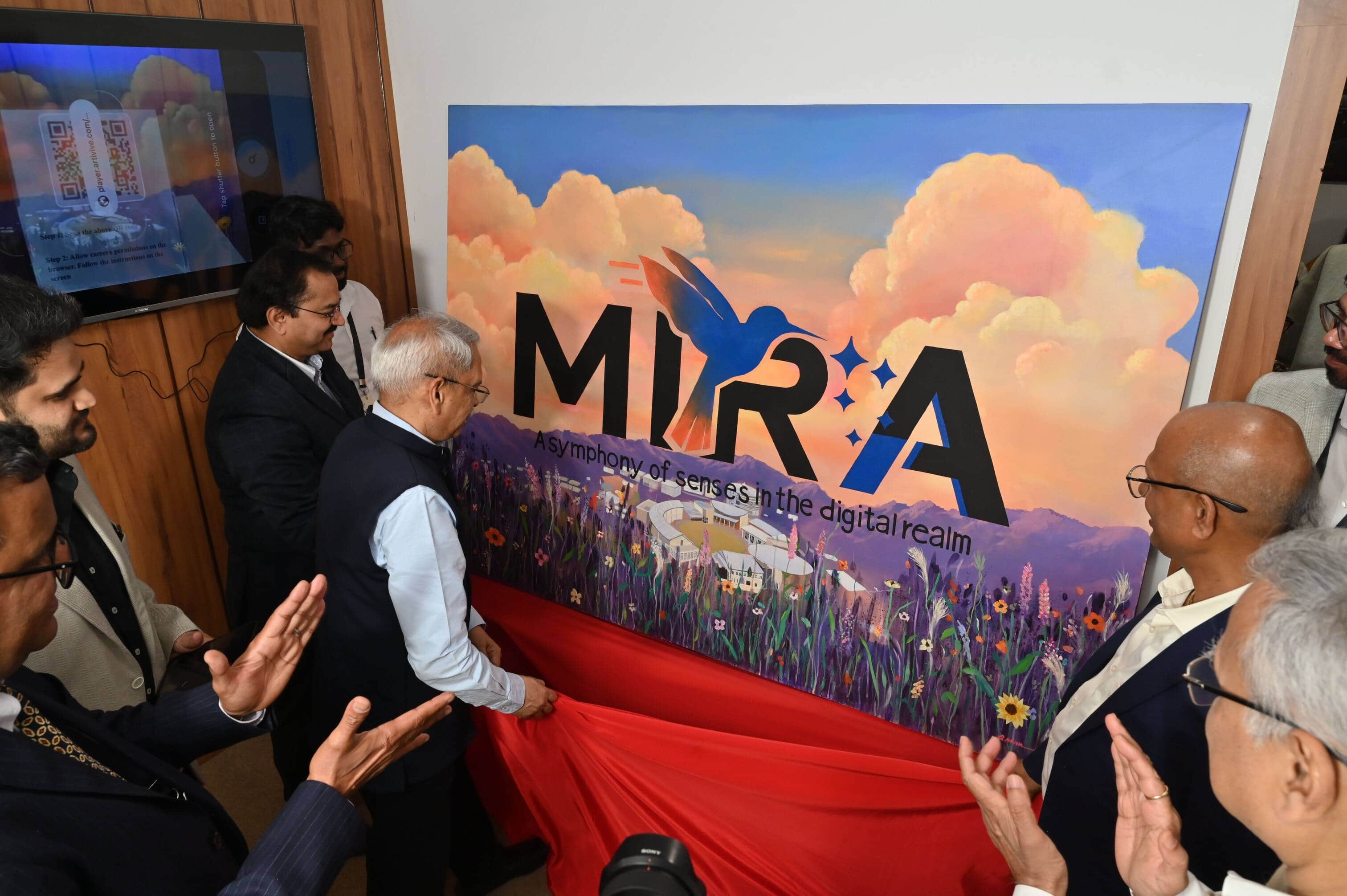 आईआईटी मंडी में एमआई आरए लैब का शुभारंभ करते हुए मुख्य अतिथि पदम भूषण पद्म भूषण क्रिस गोपालकृष