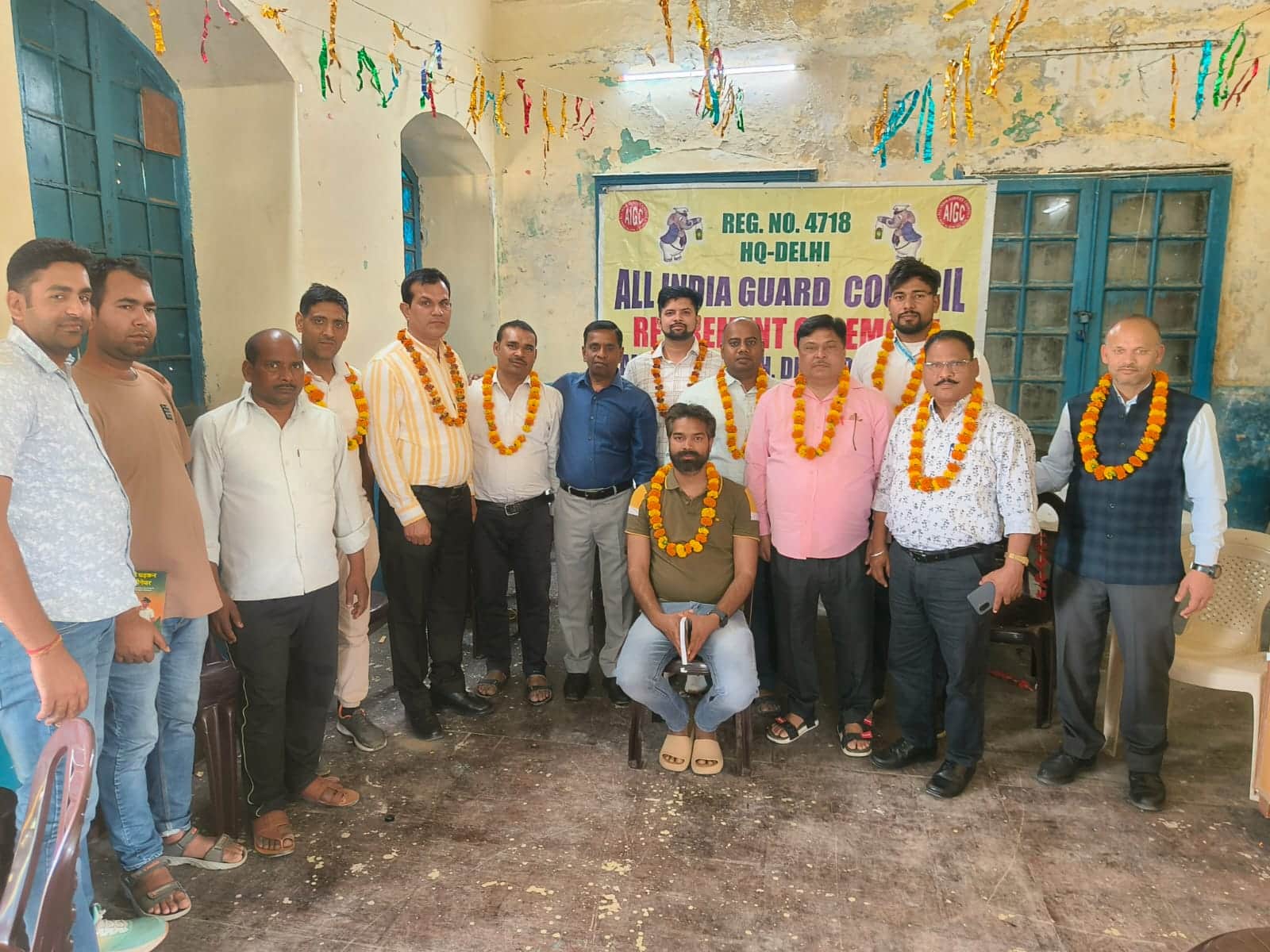 अंबाला छावनी में रेलवे कॉलोनी कार्यालय पर बैठक के दौरान मौजूद ट्रेन मैनेजर। प्रवक्ता