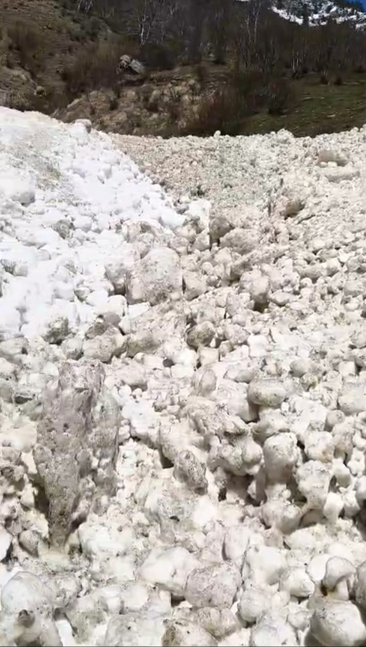 The main road of two villages was cut off due to the falling of an iceberg in the Achal drain.