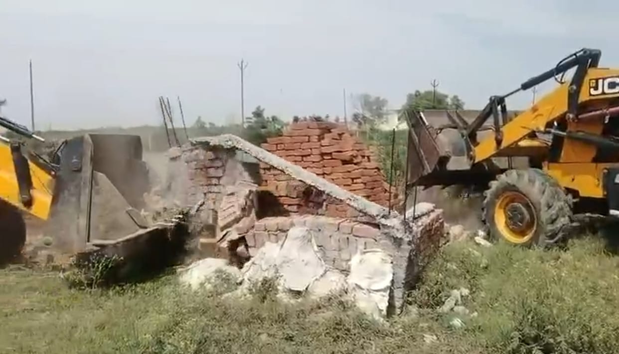 The authority demolished seven unauthorized colonies spread over 59.5 bighas on Maman Road