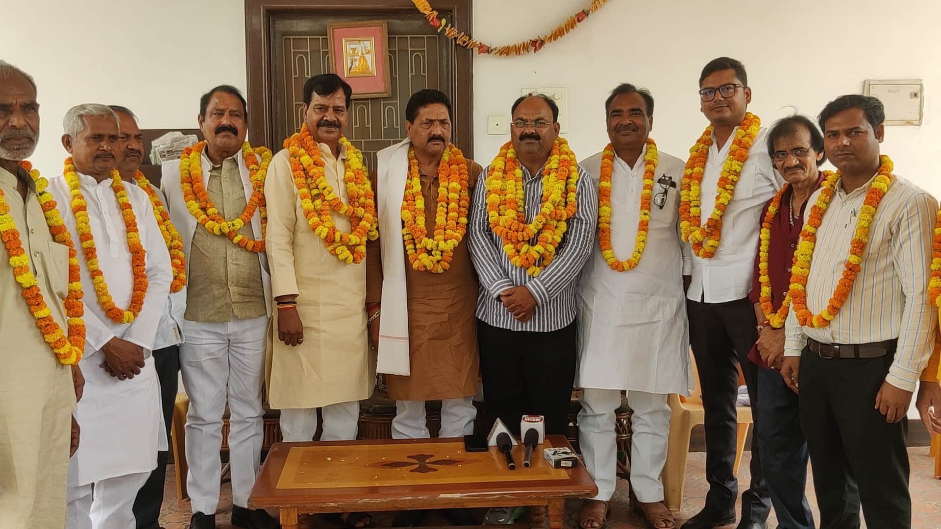 भारतीय राष्ट्रीय कुश्ती महासंघ के नवनिर्वाचित पदाधिकारी। संवाद