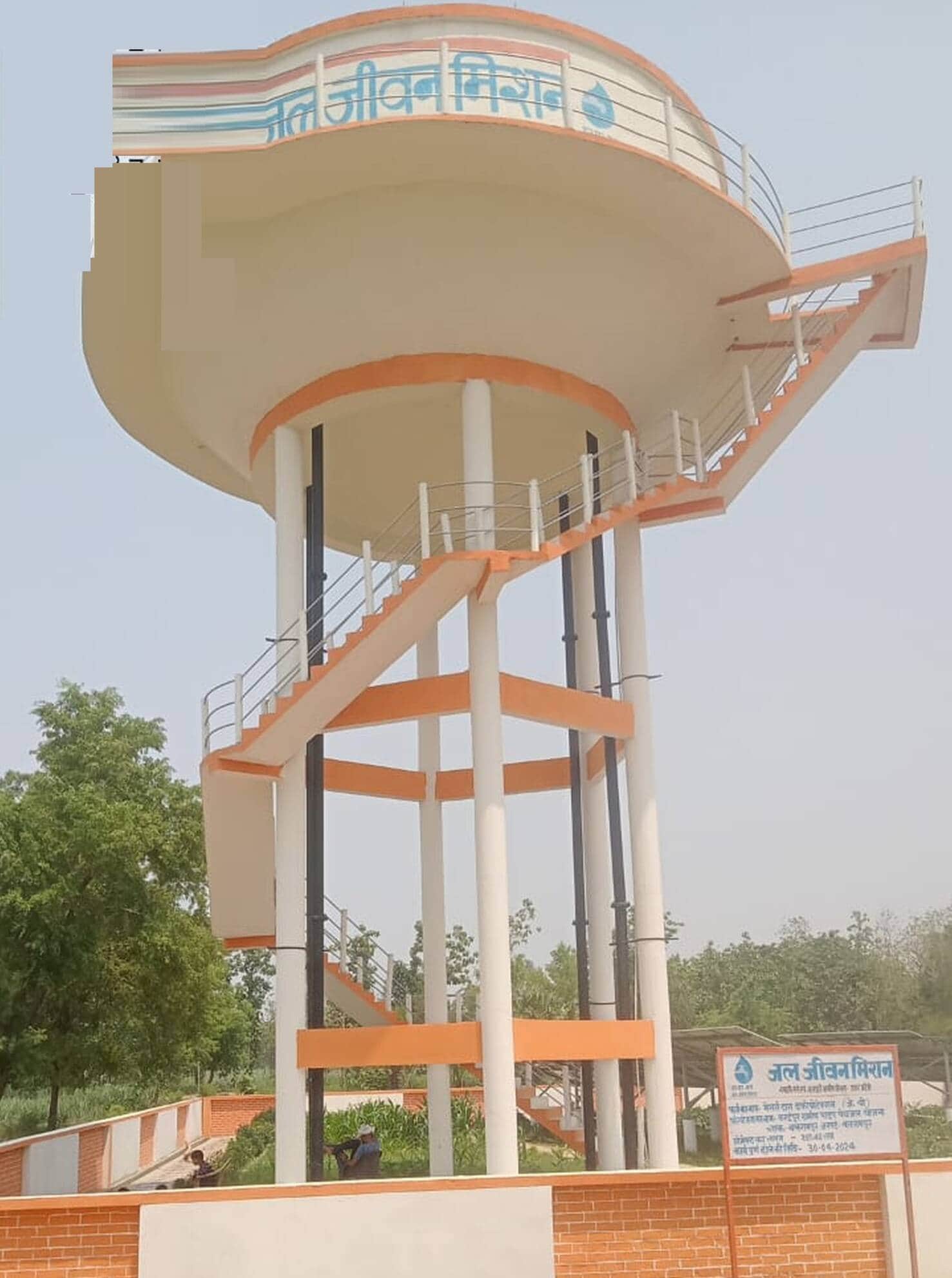 बलरामपुर के बरईपुर में बनी पानी की टंकी ।-संवाद