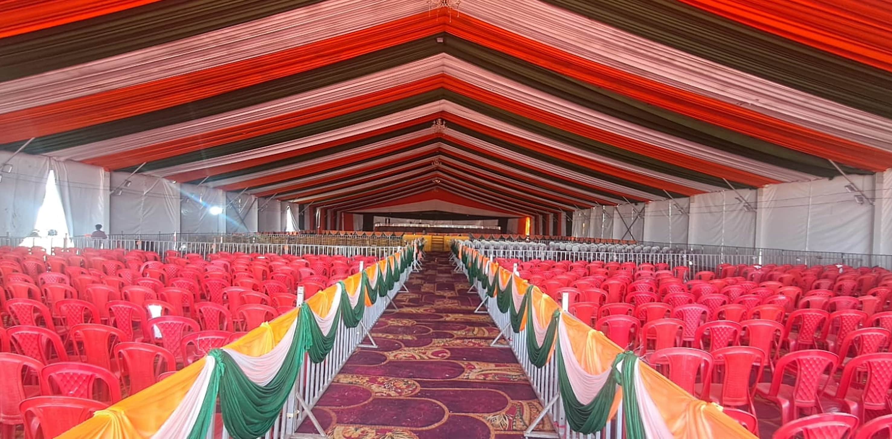 बलरामपुर के बड़ा परेड ग्राउंड में बलरामपुर महोत्सव को लेकर की गई सजावट।-संवाद