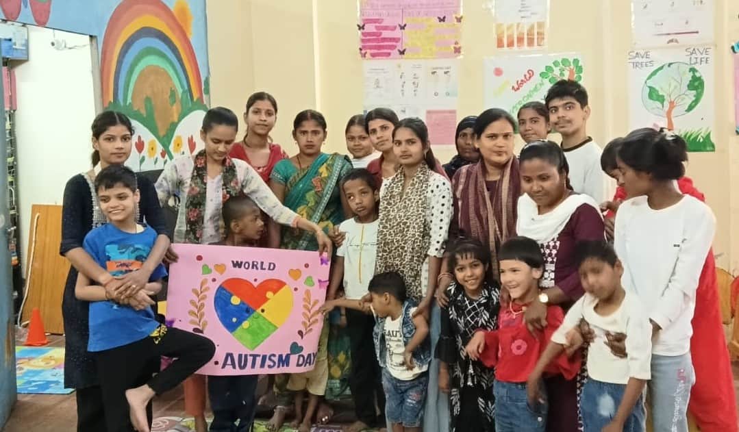 बलरामपुर के पचपेड़वा में ऑटिज्म के प्रति बच्चों को किया जा रहा जागरूक ।-संवाद