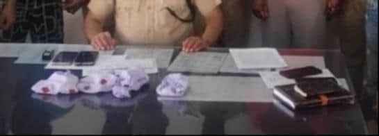 बराड़ा में डीएसपी सुरेश कुमार पकड़े गए नशा तस्कर के बारे में जानकारी देते हुए: पुलिस पीआरओ