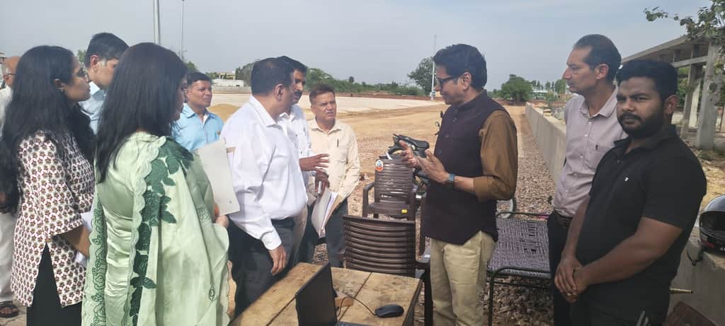 बौंद कलां खरीद केंद्र का जायजा लेते हुए एसीएस डी सुरेश। विज्ञप्ति