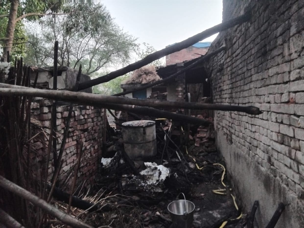 Farmer's house burnt down due to stove spark, goods reduced to ashes