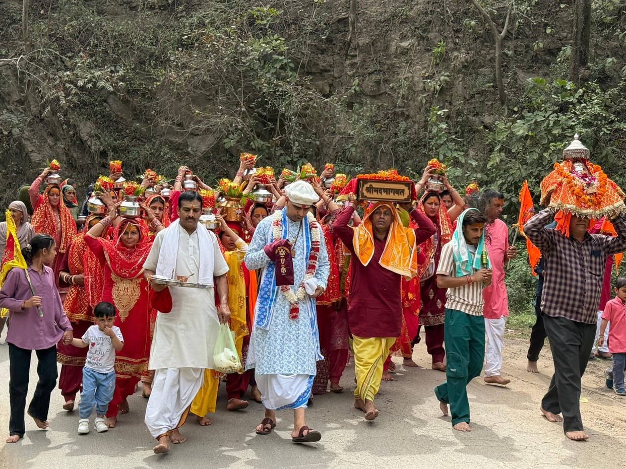 Shrimad Bhagwat Katha Mahayagna begins in Dolan with Kalash Yatra
