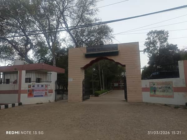 फोटो 02 महम कॉलेज का दृश्य। संवाद