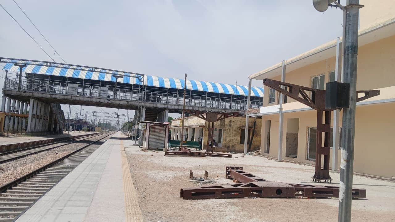 फोटो 2 मैनपुरी जंक्शन रेलवे स्टेशन। संवाद