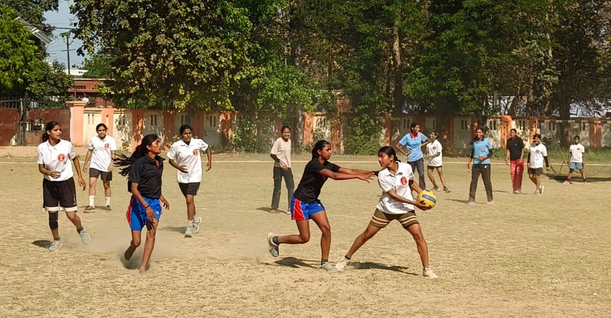 Officers Club emerged victorious in the handball competition.