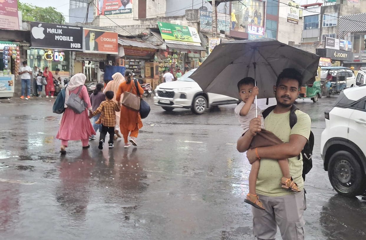 It rained throughout the day in the city, clouds remained overcast.