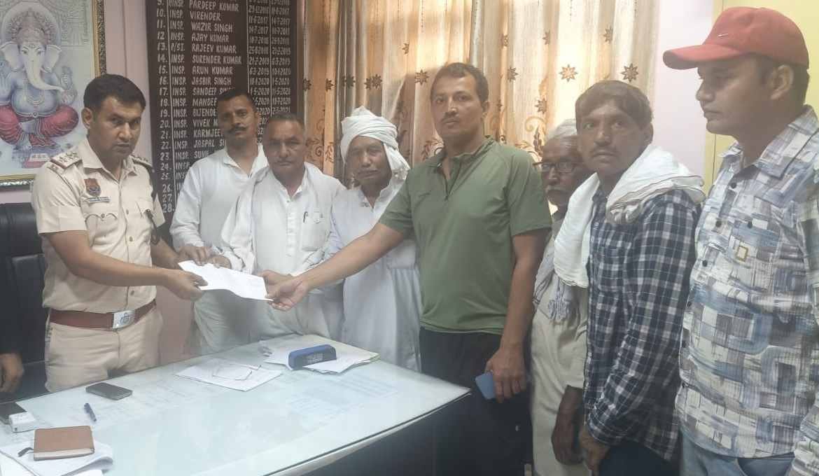 Complaint lodged against the Superintending Engineer of the Electricity Corporation for making casteist remarks