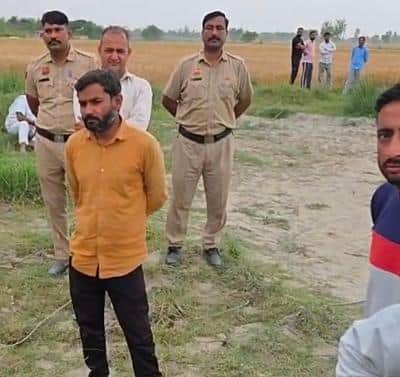 इंद्री यमुना में युवक के शव की तलाश करते परिजन। स्वयं