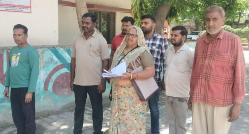 Villagers complain to DM for fraudulently obtaining ration quota