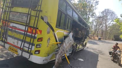 Trailer rams into bus packed with passengers 6 injured bus was traveling from Pendra to Korba