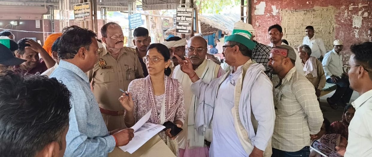 Angry Farmers Surround Police Station; Stage Protest